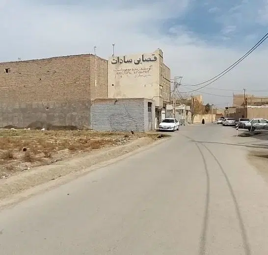 زمین جمکران چسبیده به بافت مسکونی