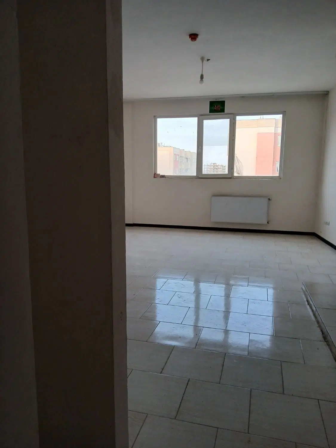 ب رهن و اجاره داده می‌شود
