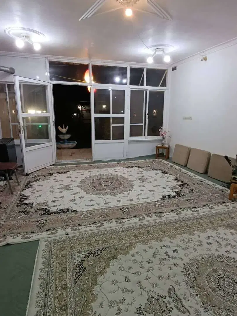 زمین بمساحت تقریبی 300با برق آب و گاز قابلیت سکونت