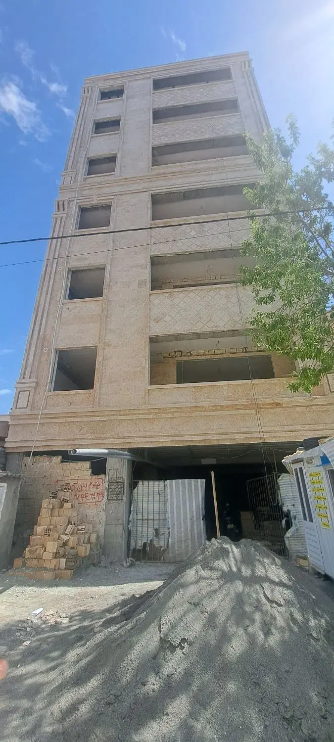 آپارتمان  ۱۵۰ متری  تک واحدی ۳خوابه