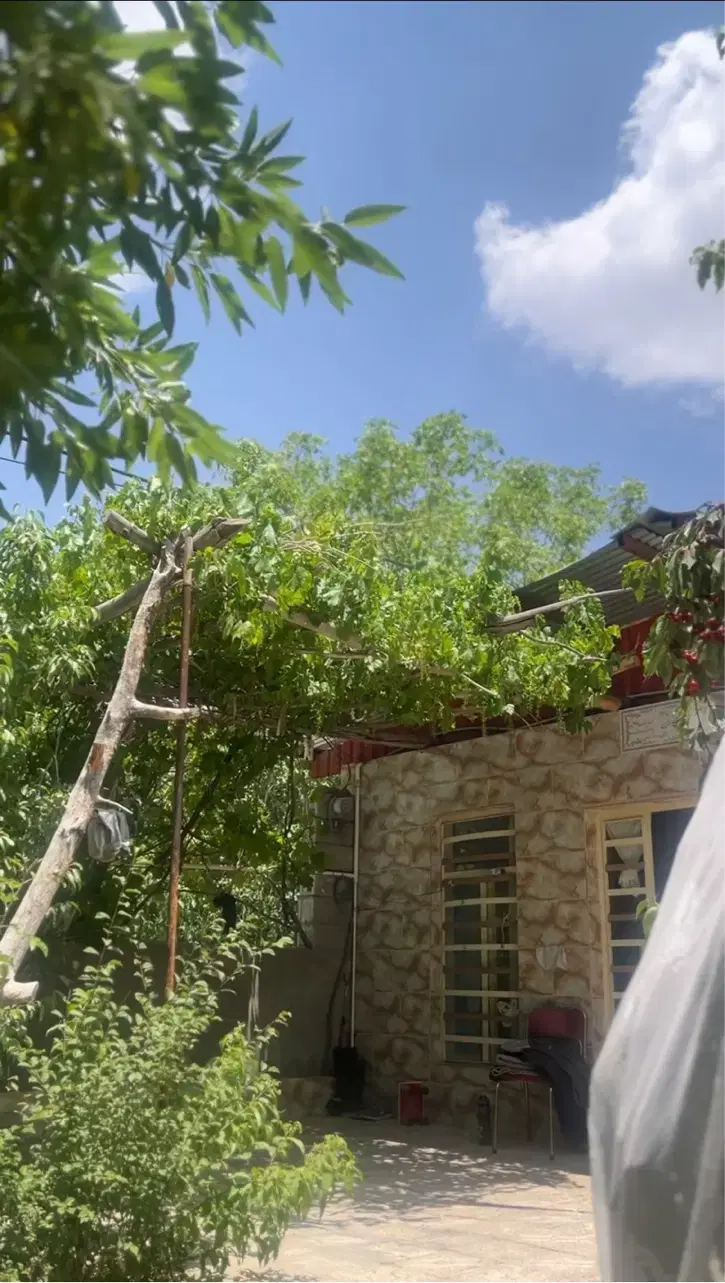 خانه باغ در چشمه سبز گوغر