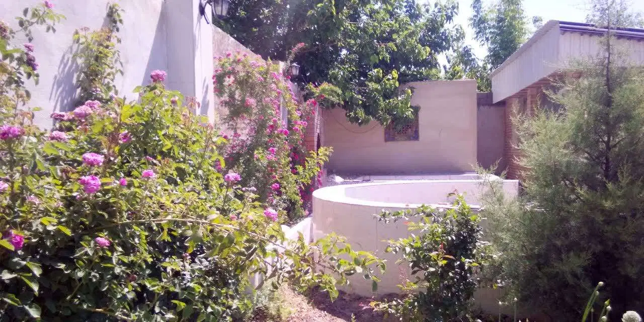 مسکونی ۷۲۴متر سند ششدانگ دارای جواز ساخت