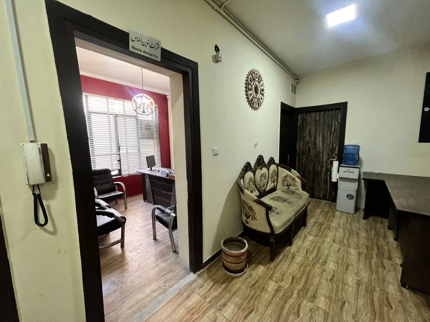 اجاره یک اتاق از دفترکار در مرکز شهر مبله