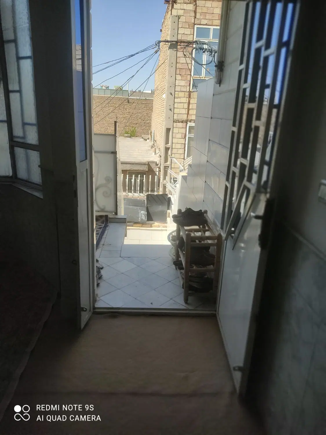 طبقه مسکونی بالا ورودی مجزا