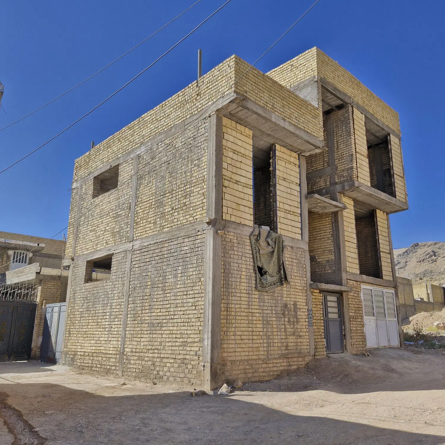 اسکلت آپارتمان 3 واحد شاپورجان بهترین موقعیت