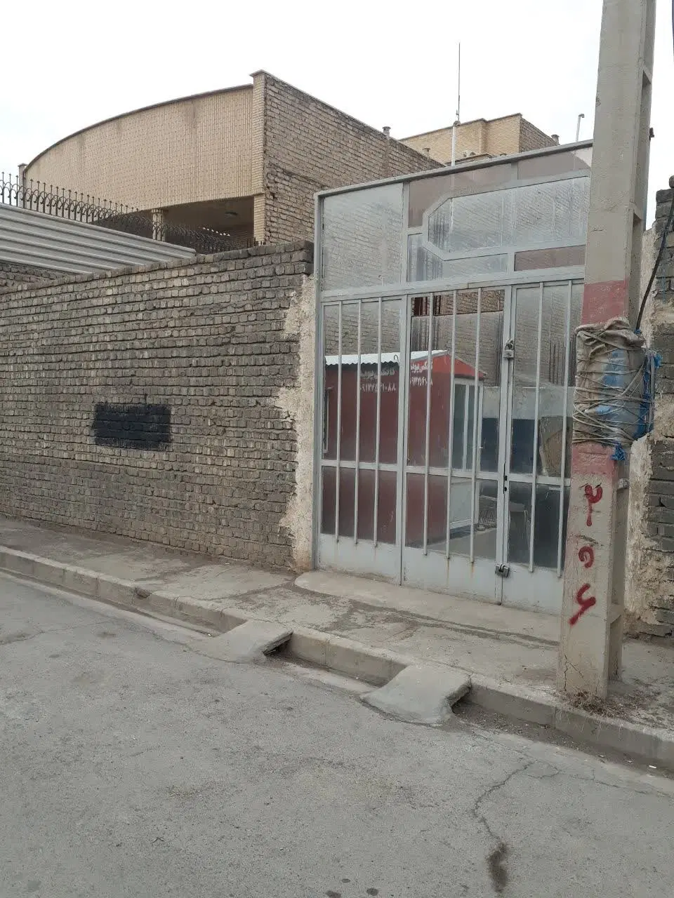 یک طبقه زیر زمین نیمه کاره جهت اجاره انبار