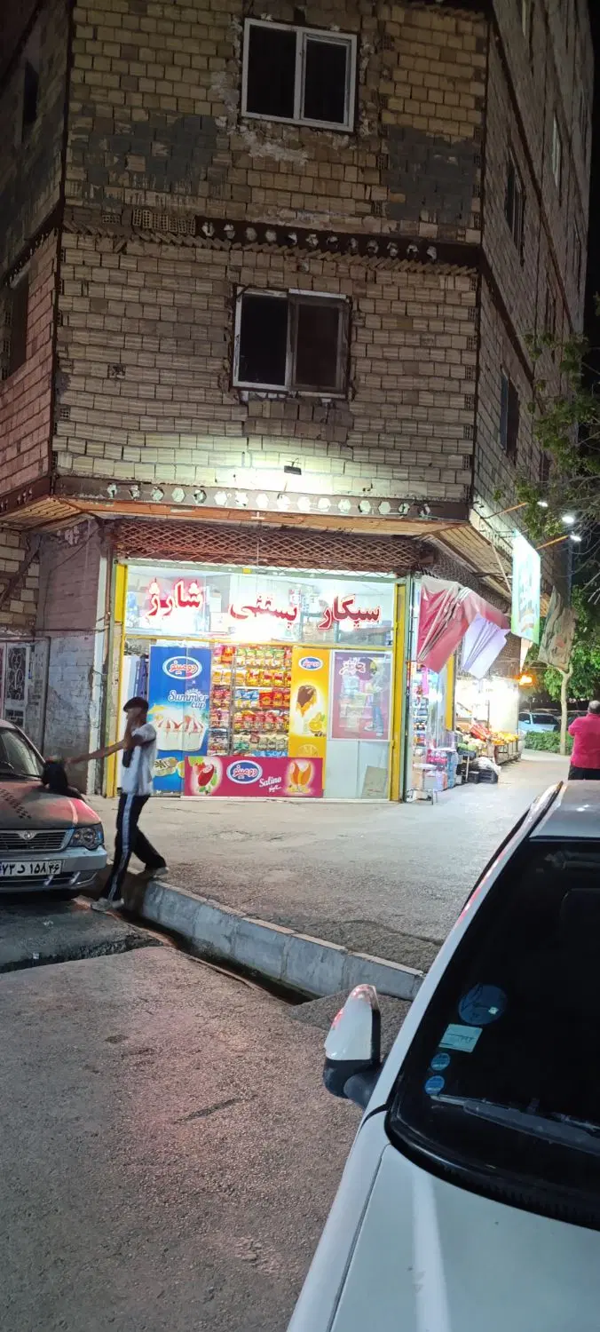 مغازه حاشیه مفتح