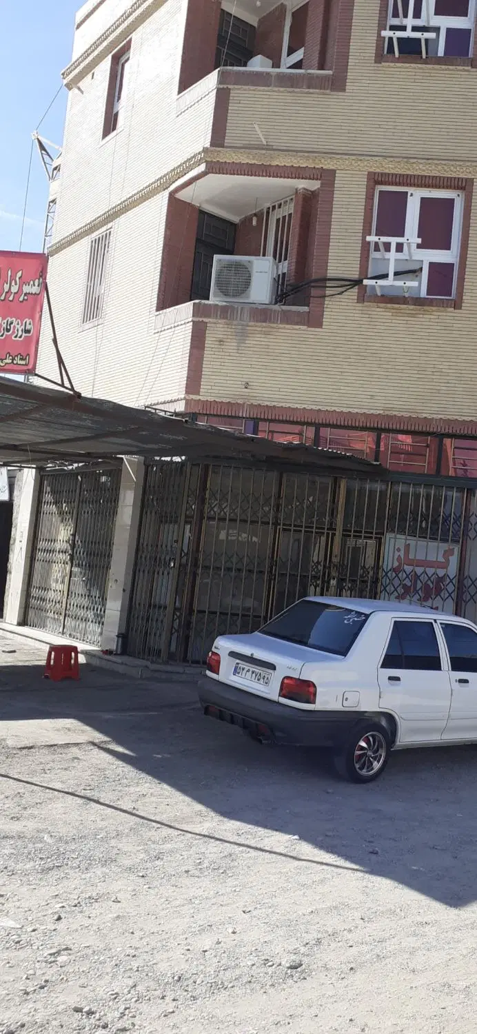 فروش یک دهنه مغازه واقع در خیابان آزادی