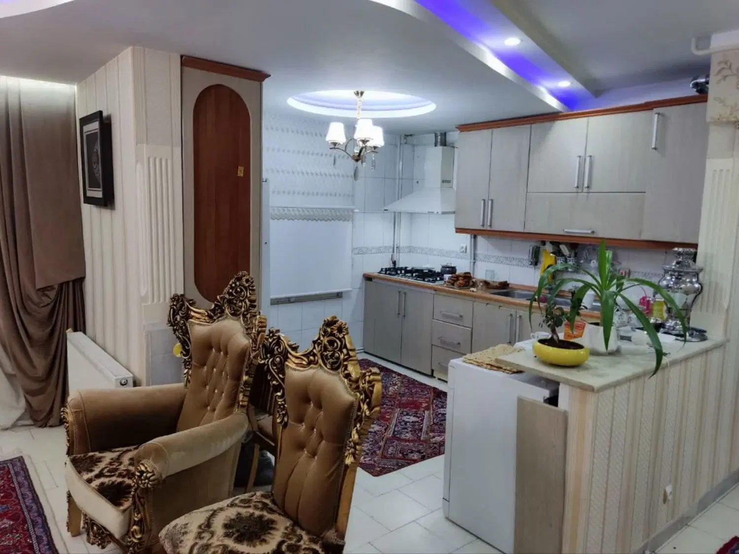 90متر انتهای ملک خیابان محمود آبادی. فروش فوری