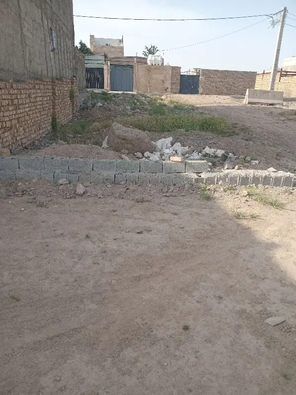یک قطعه زمین با تمام سند و مدرک به متراژ ۱۲۰ متر