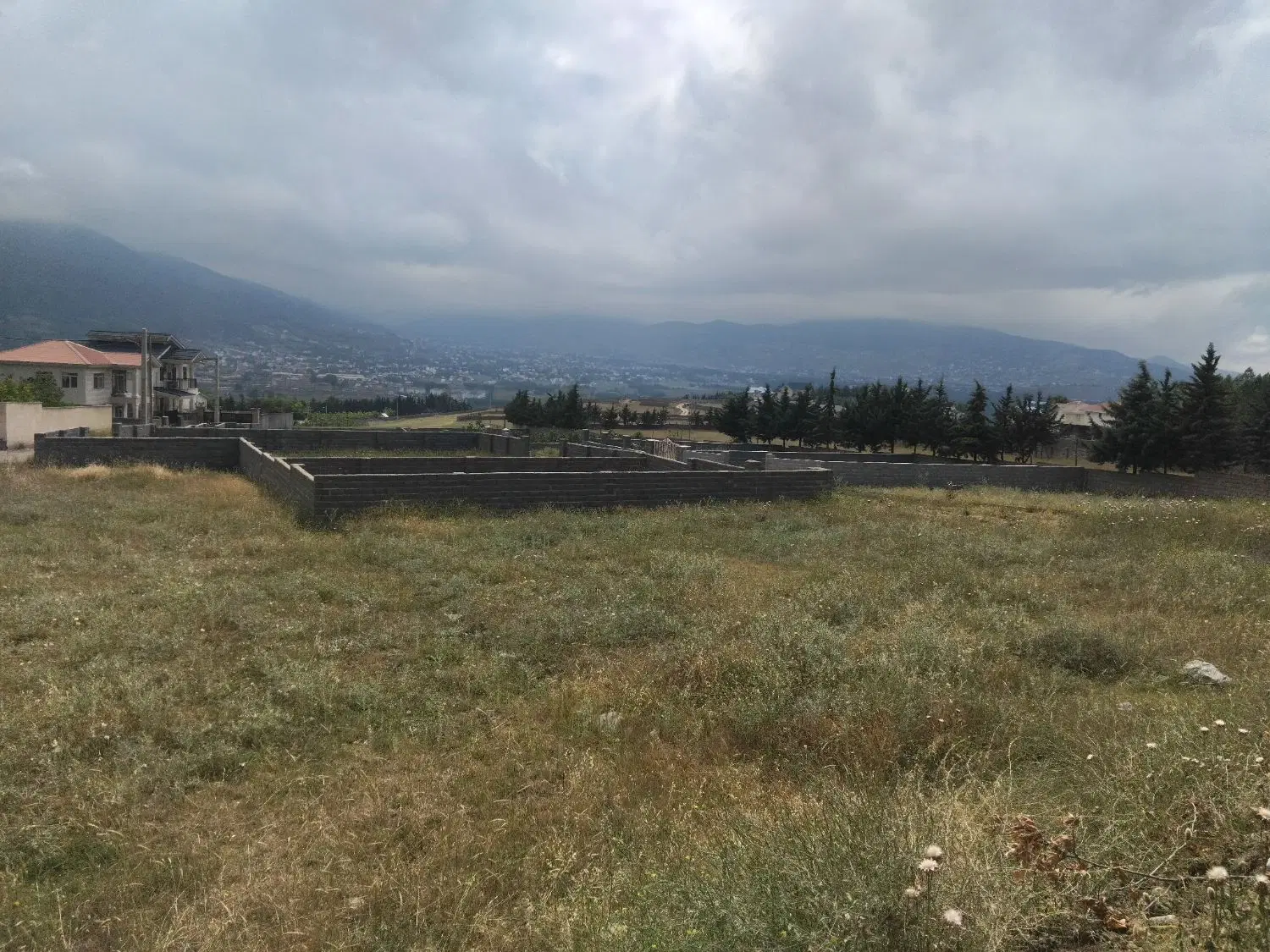 فروش یک قطعه زمین با چشم انداز زیبا