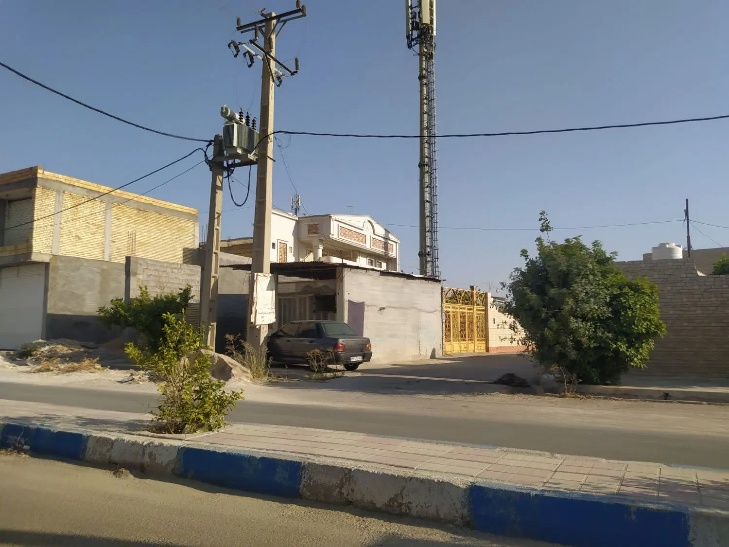 منزل طبقه بالا. لوکس پارک ماشین لیکک