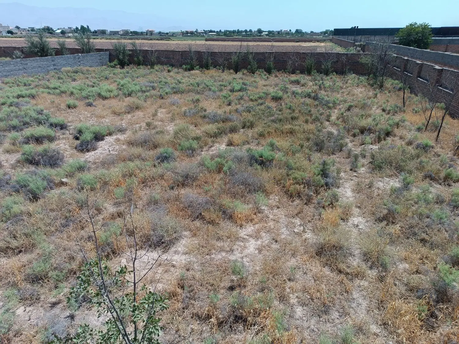 زمین چهاردیواری