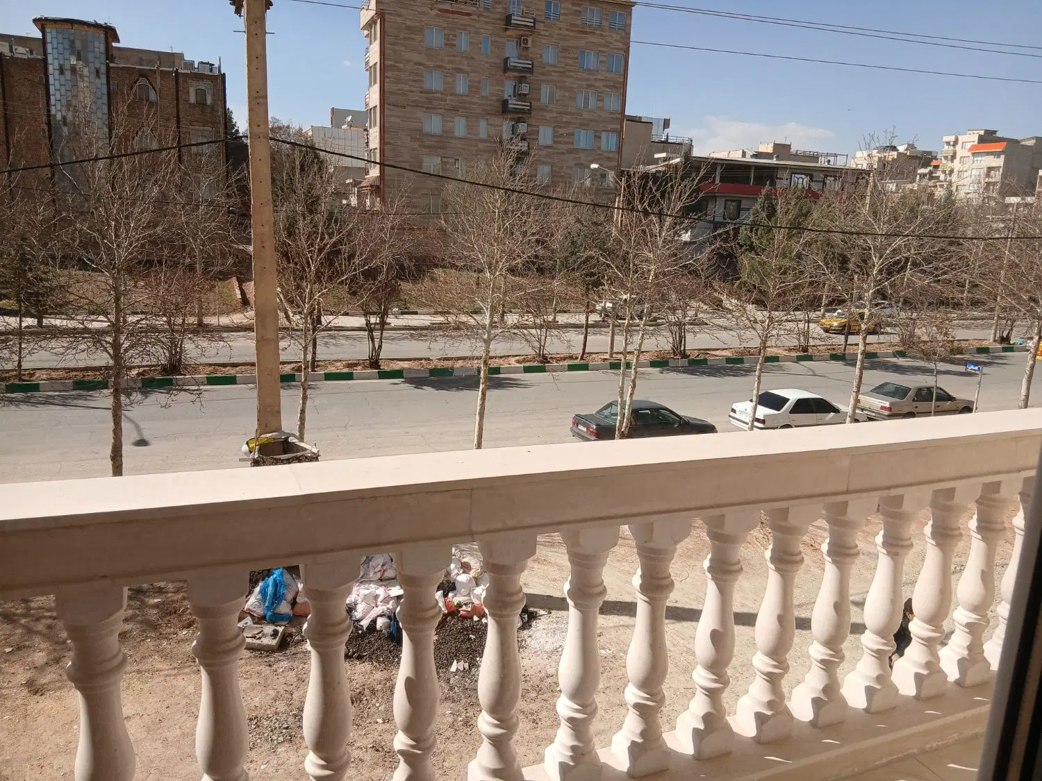 آپارتمان کلید نخورده اندیشه بلوار ارتش بر خیابان