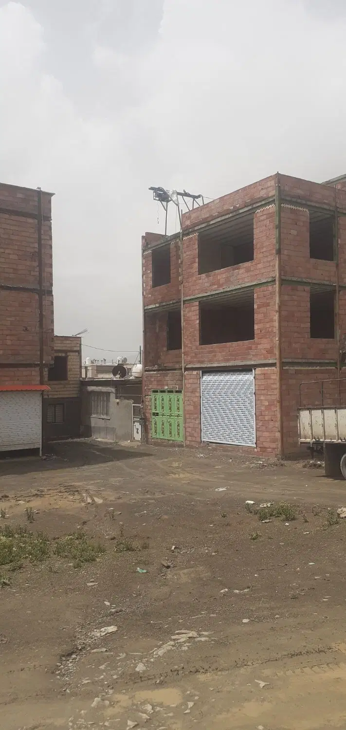 خانه نیمه کاره