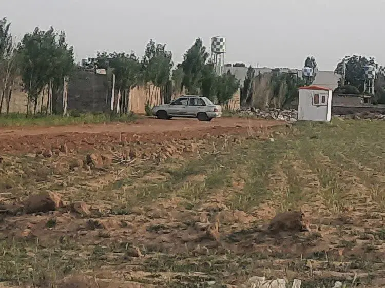 زمین در چهارباغ 300متر