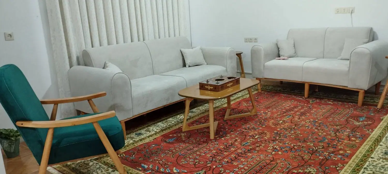 ۷۰ متر ۲ خواب طبقه اول رو به کوچه سالن پرده خور