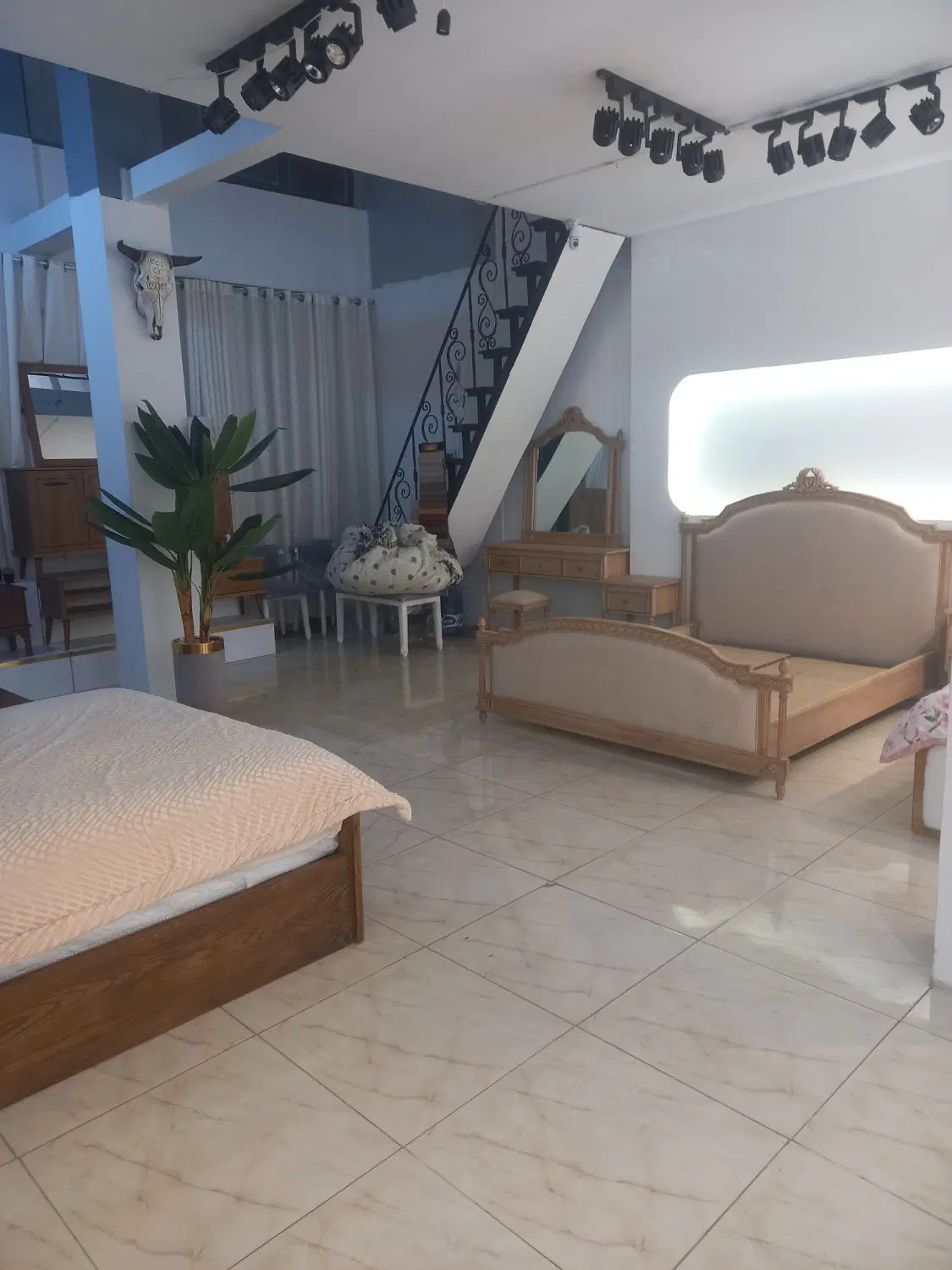 نمایشگاه مبل ۱۰۰ متری شهرک صنعتی چهاردانگه