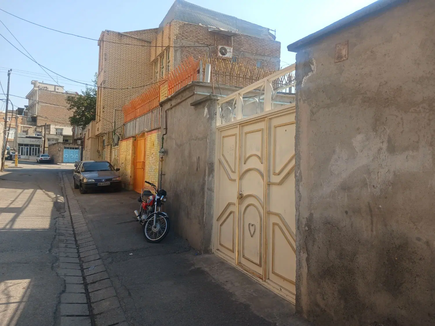 خانه ۱۹۰ متری سندار