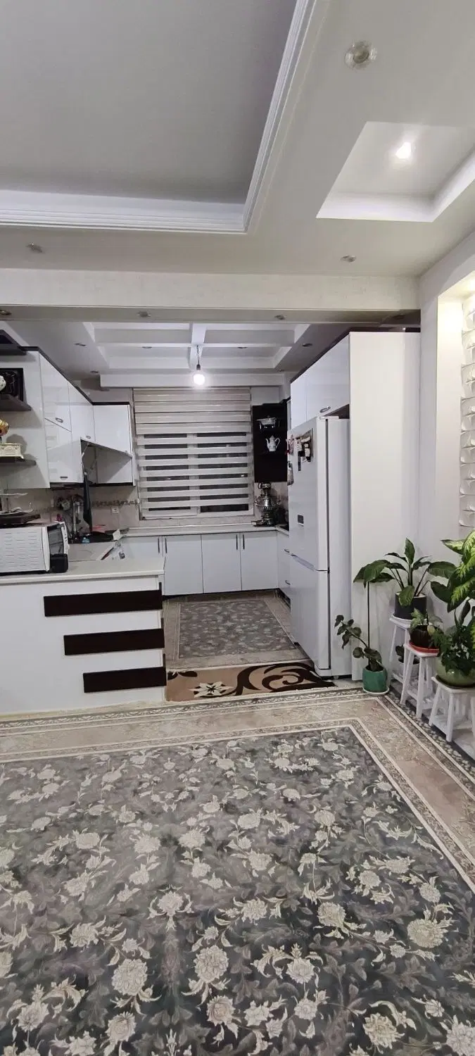 واحد ۱۰۱ متری فول امکانات