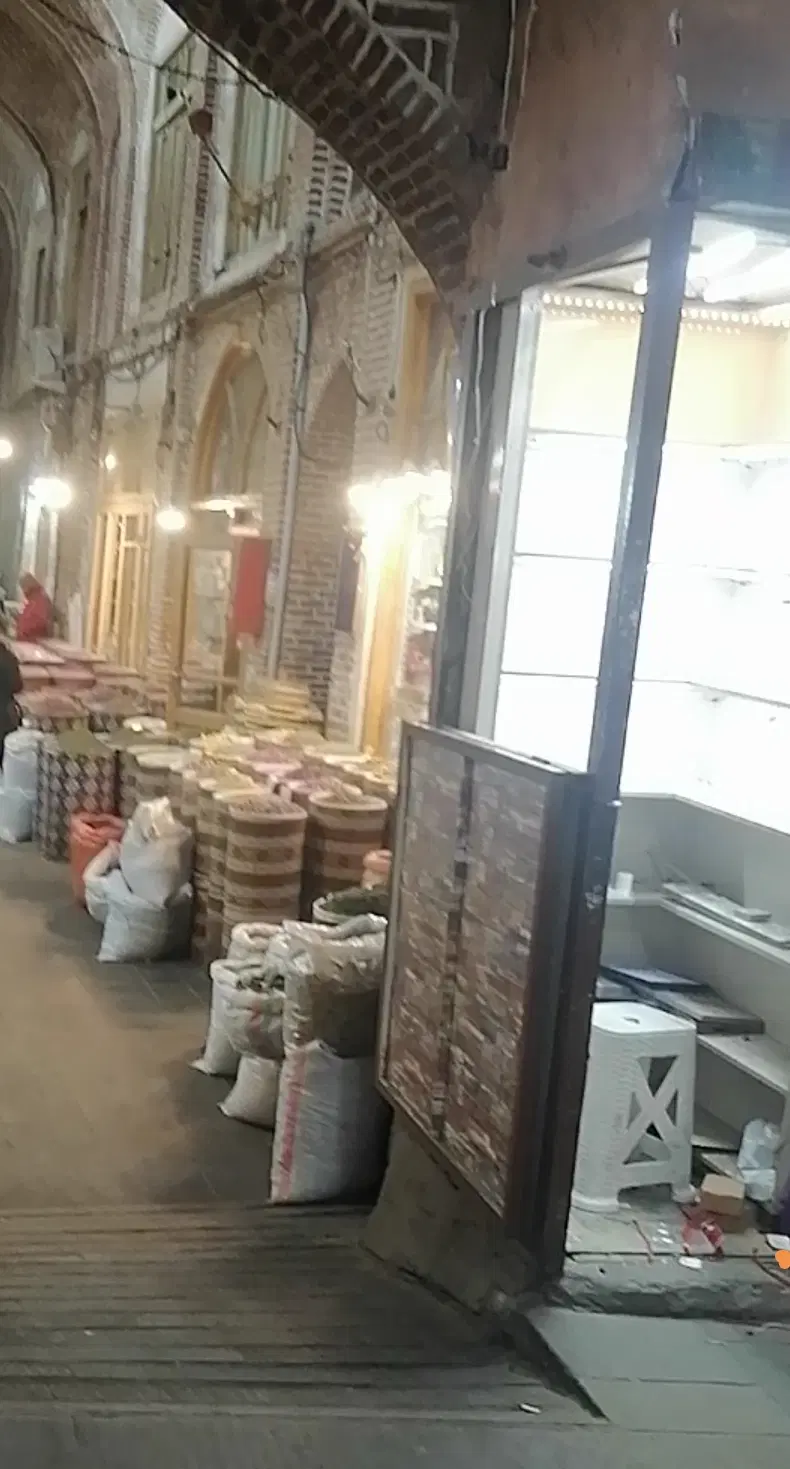 مغازه به مساحت یک متر مربع (پایه)  به فروش می رسد
