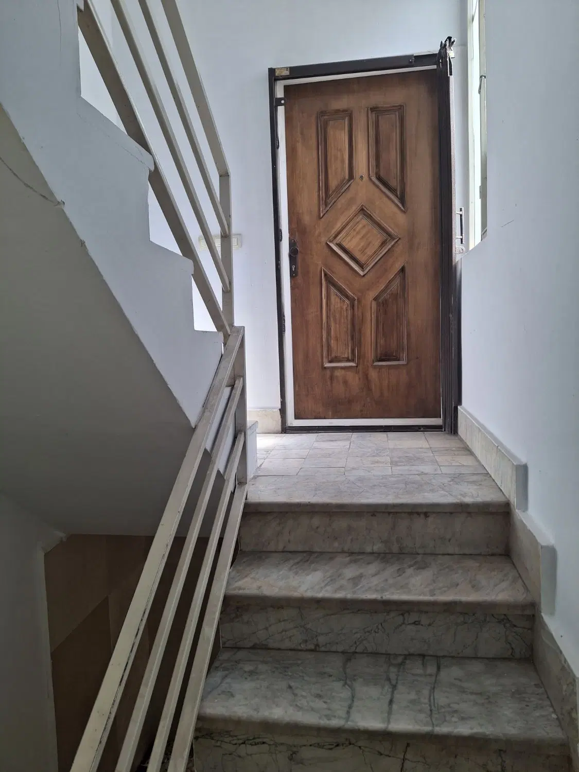 پلیس اجاره دار ۵۰ متر