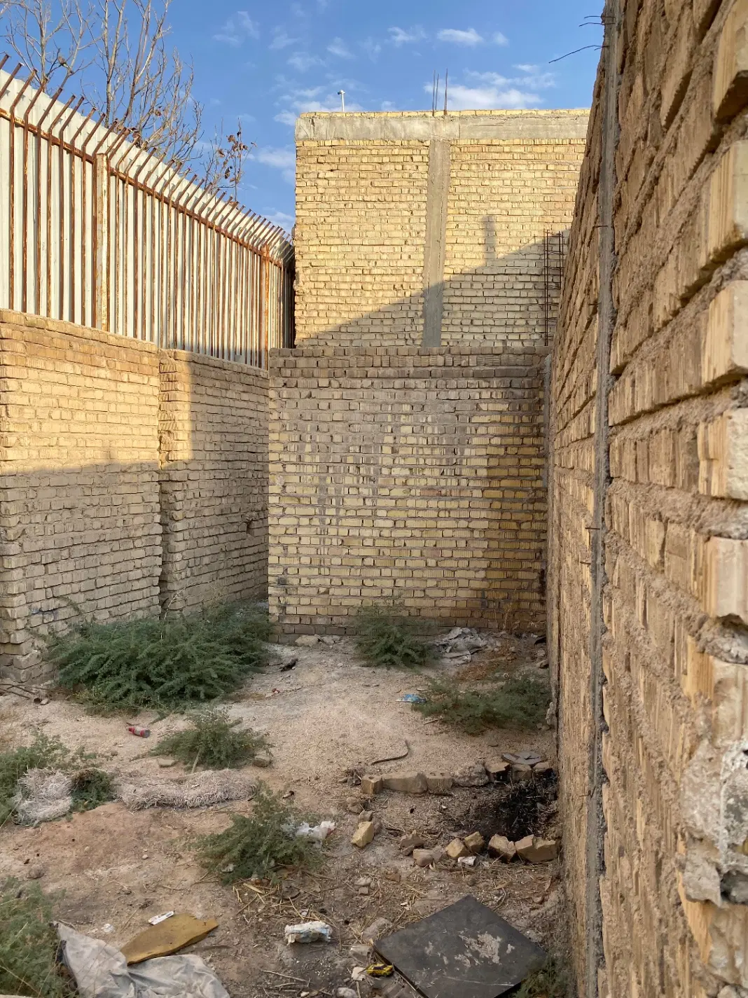 فروش استثنای اسکلت ۵۰متری درب حیاط