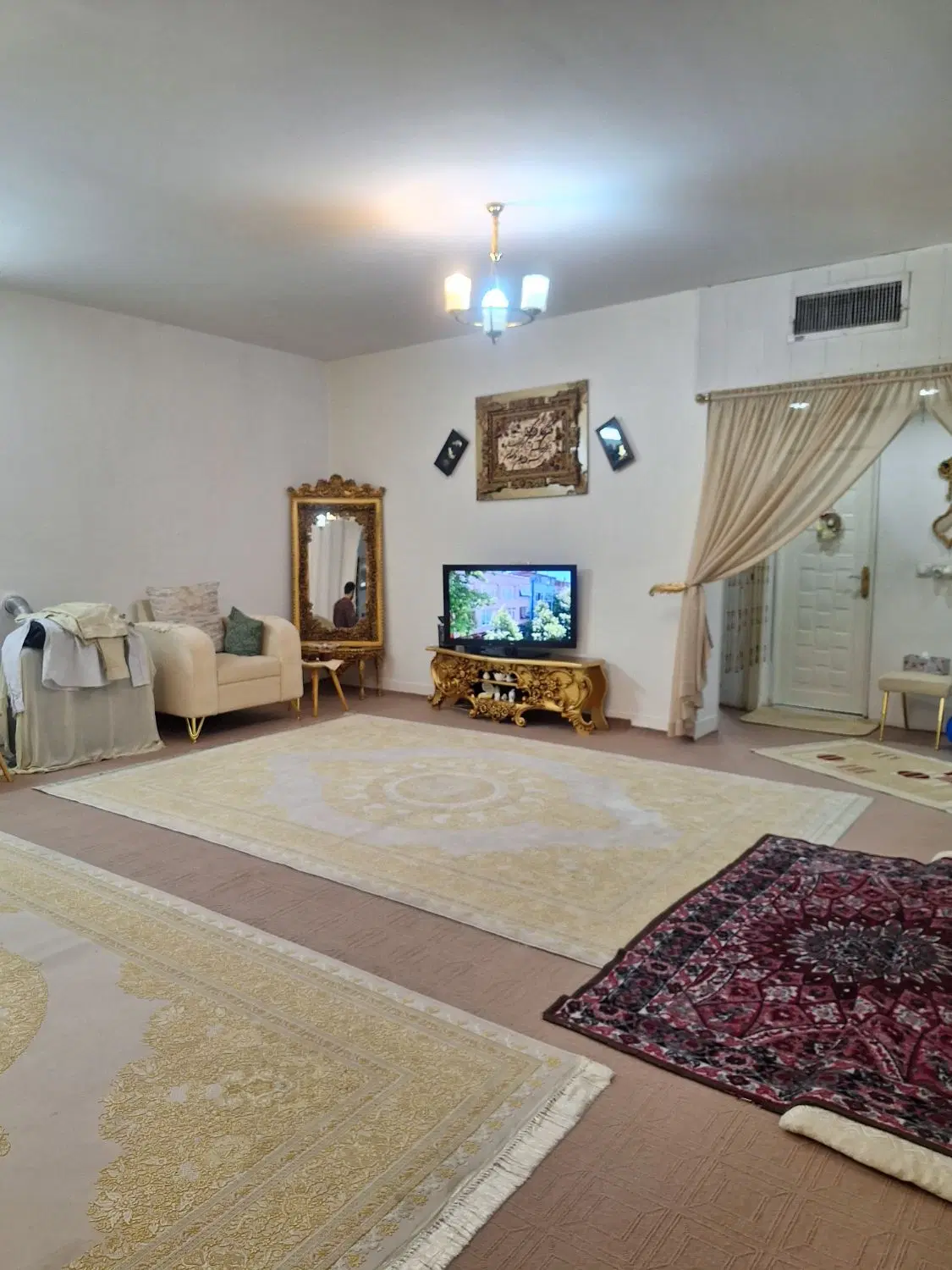 فروش واحددوخوابه واقع در گویم