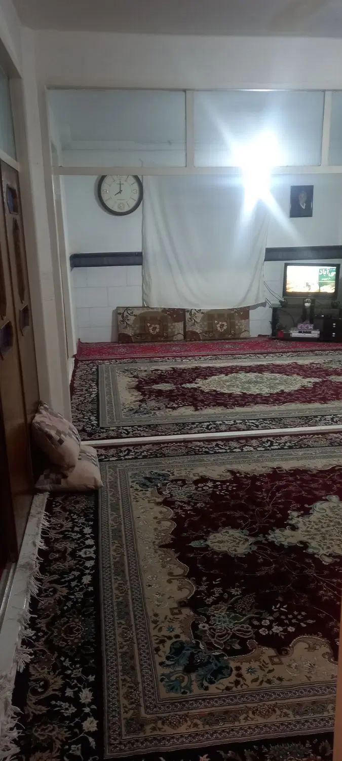 ویلایی دوطبقه فقط طبقه بالا را جدا پارکینگ دار
