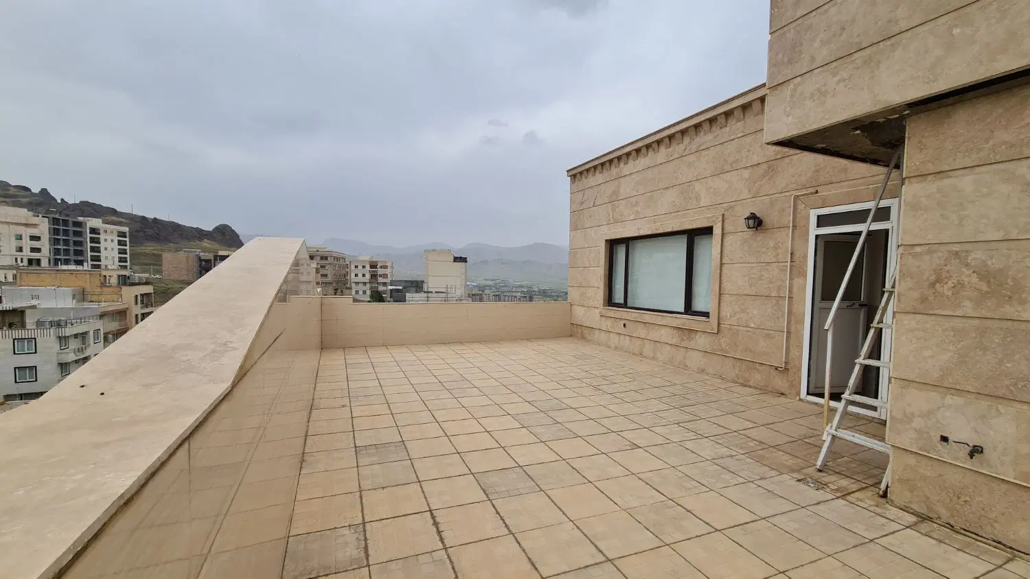 فروش واحد علوم پزشکی