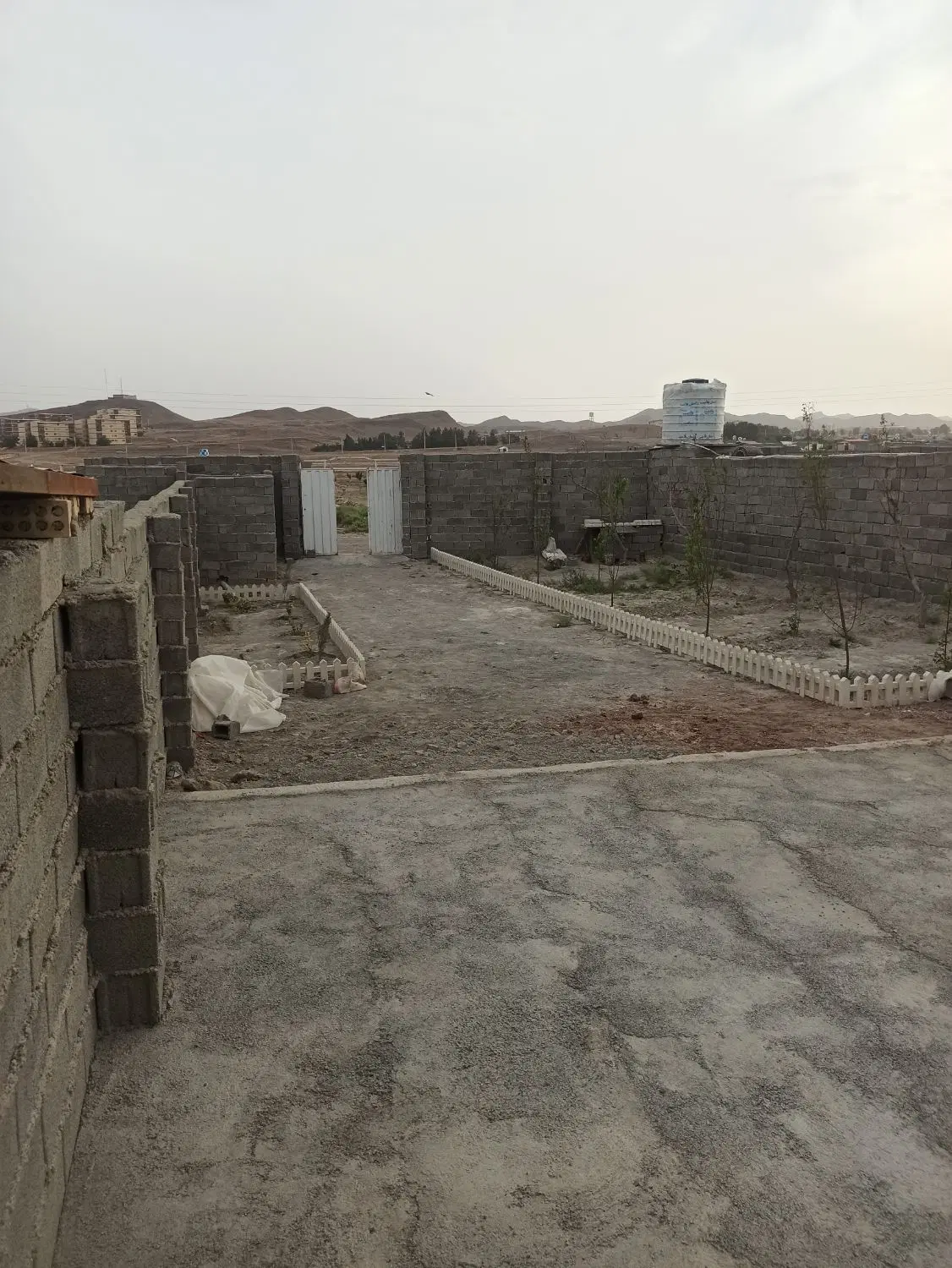 باغچه چهار دیواری