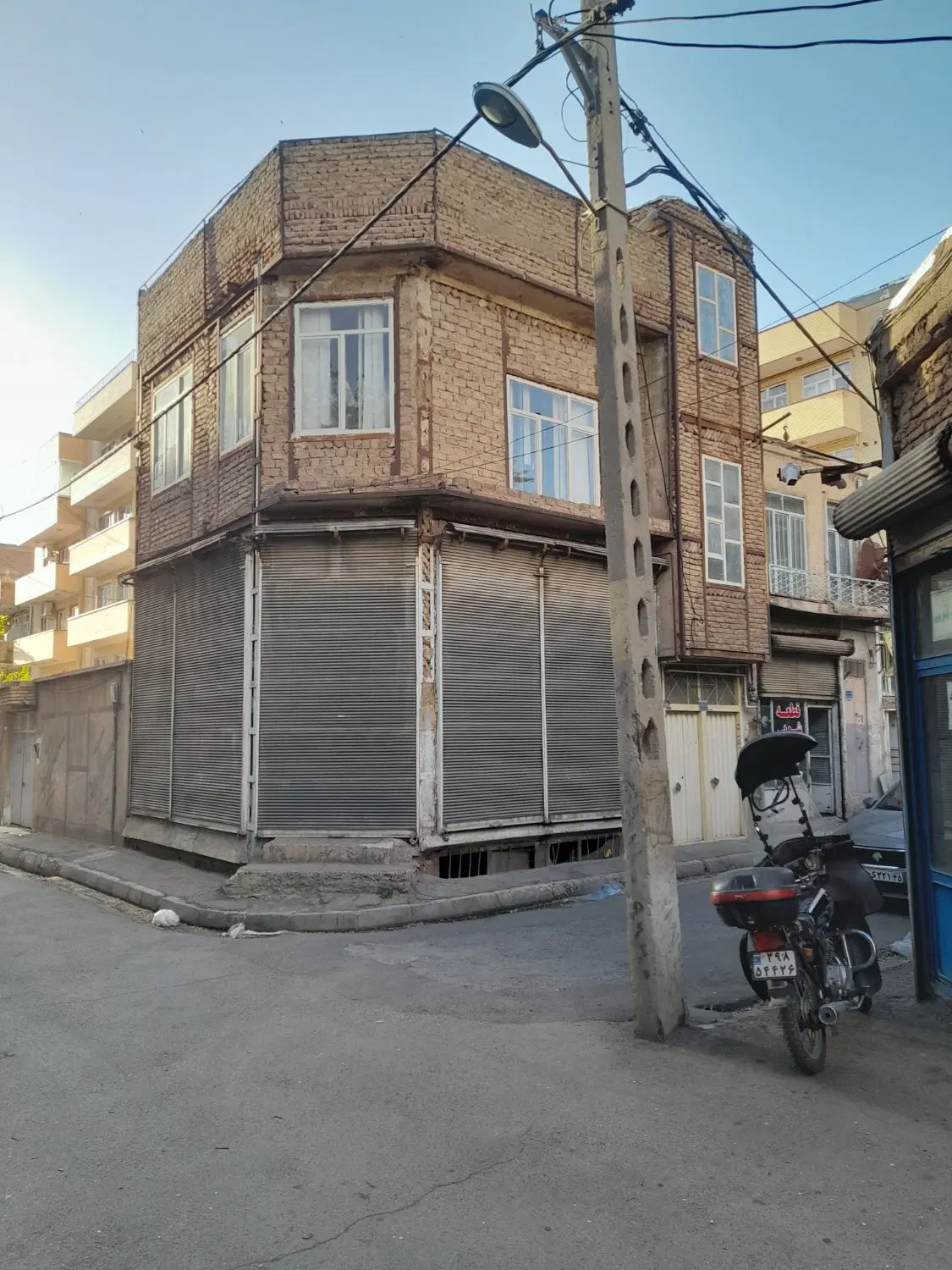 خانه و مغازه تجاری