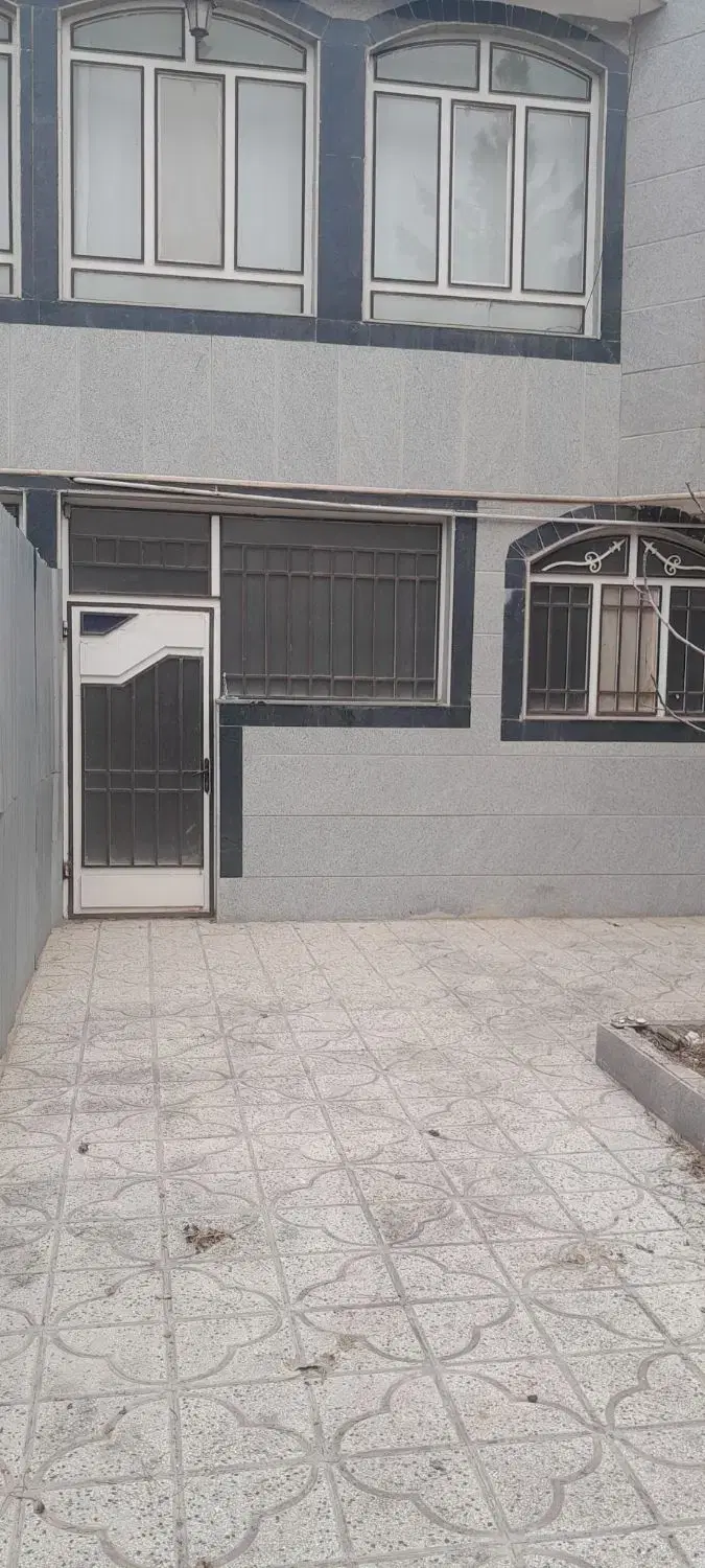 اجاره خانه همکف  با حیاط و ورودی مجزا . احسان