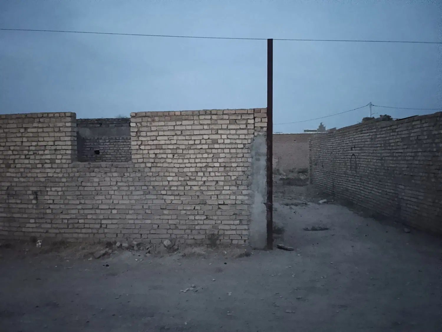 خانه نیمه ساز حیاط دار فروشی