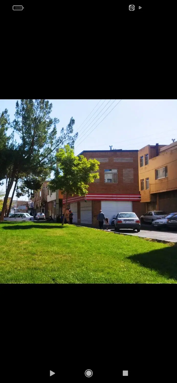مغازه تجاری و واحد مسکونی  بالای مغازه