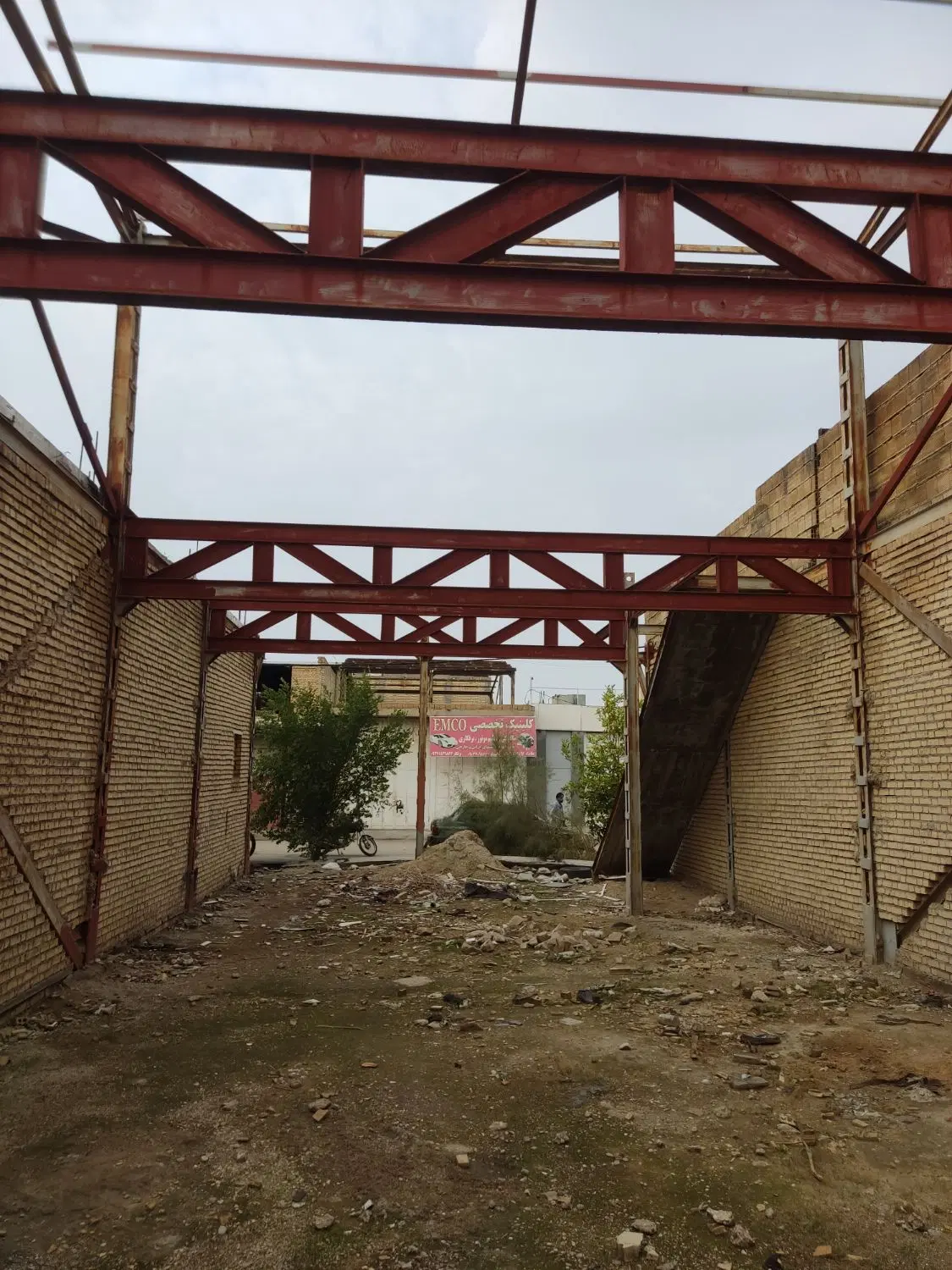 زمین سایت مزاحم شهری