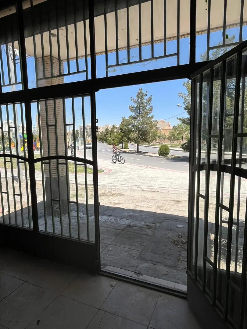 مغازه ۵۰ متری خیابان نظامی گنجویی