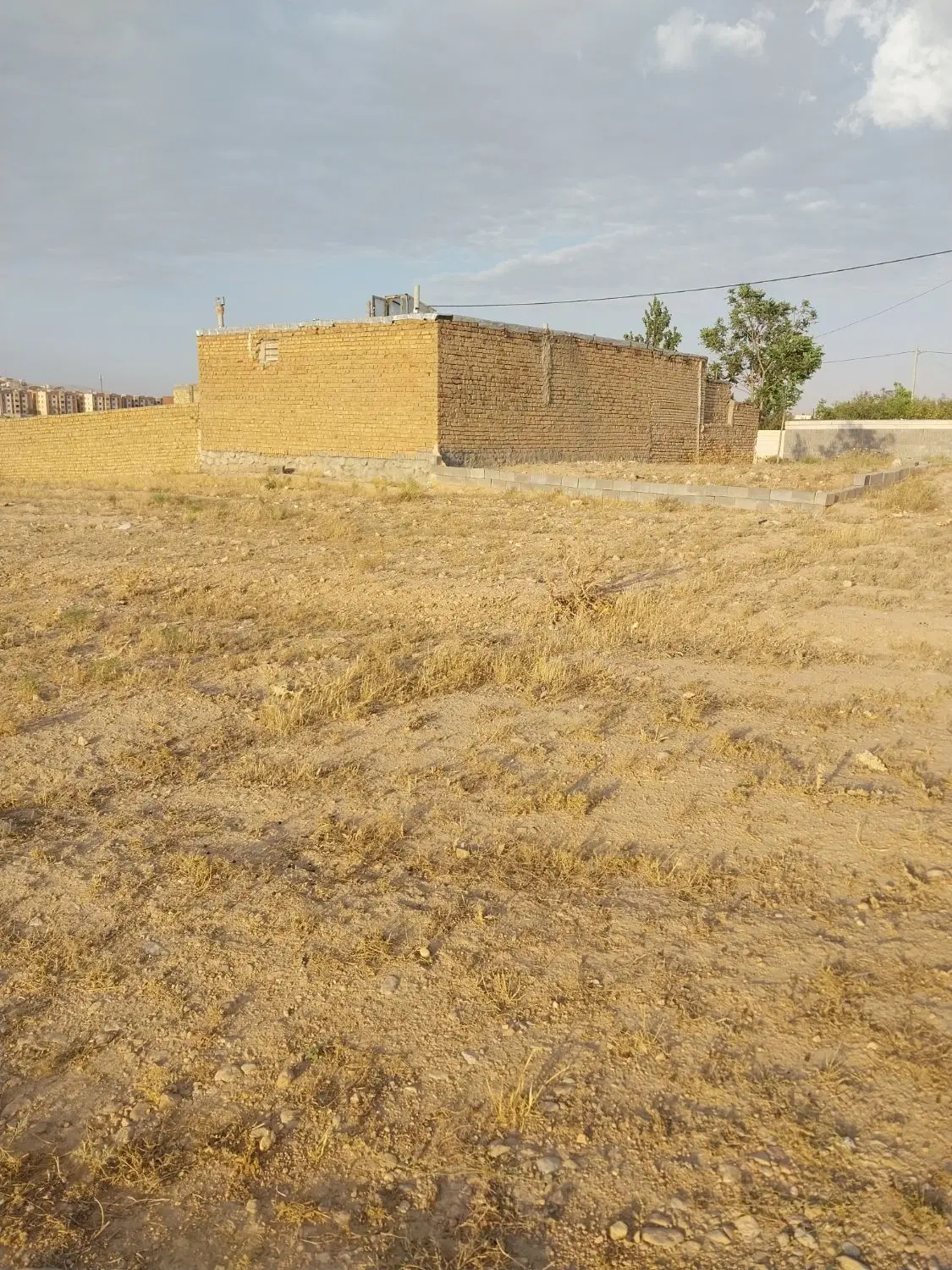 زمین فروشی
