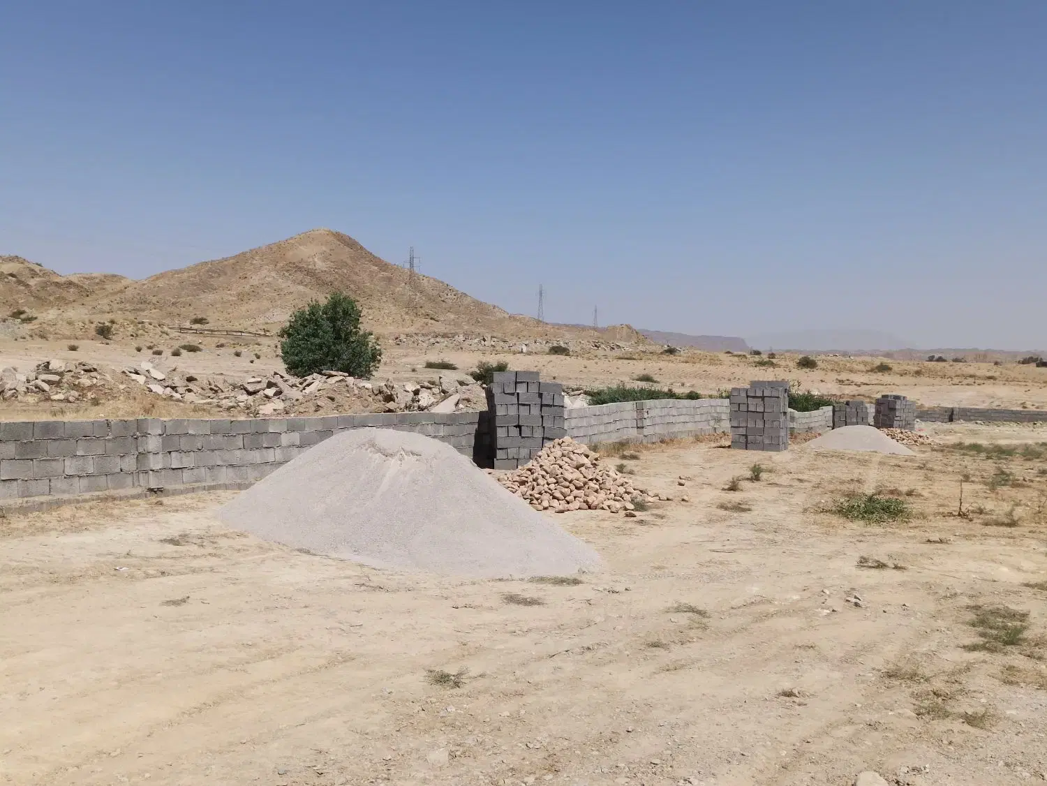 زمین در حریم شهری.
