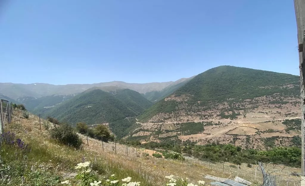 مسکونی۳۱۸ مترسندتک برگ ششدانگ زیر قیمت، نیست جایی