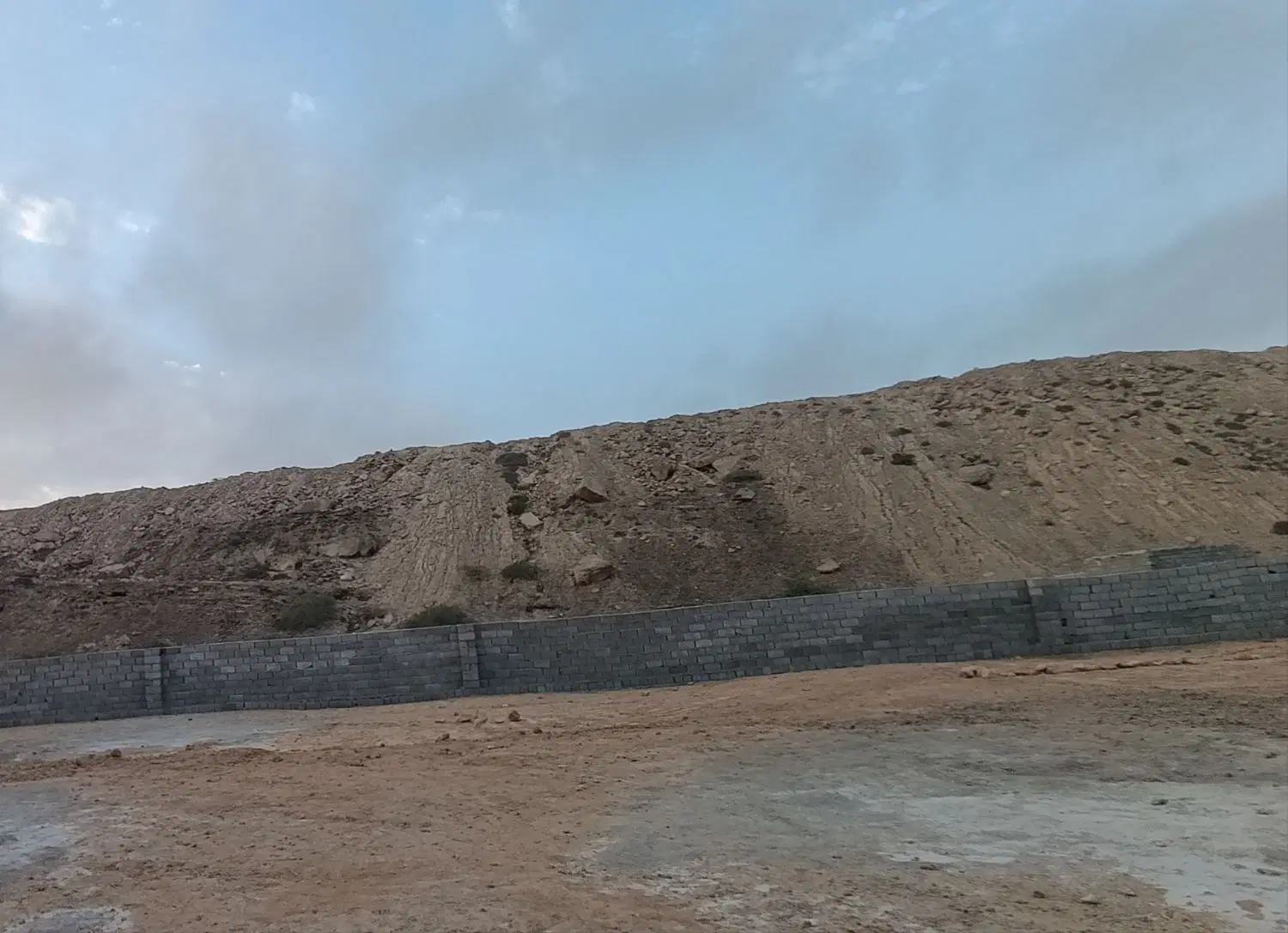 چهار دیواری رمین احمد آباد