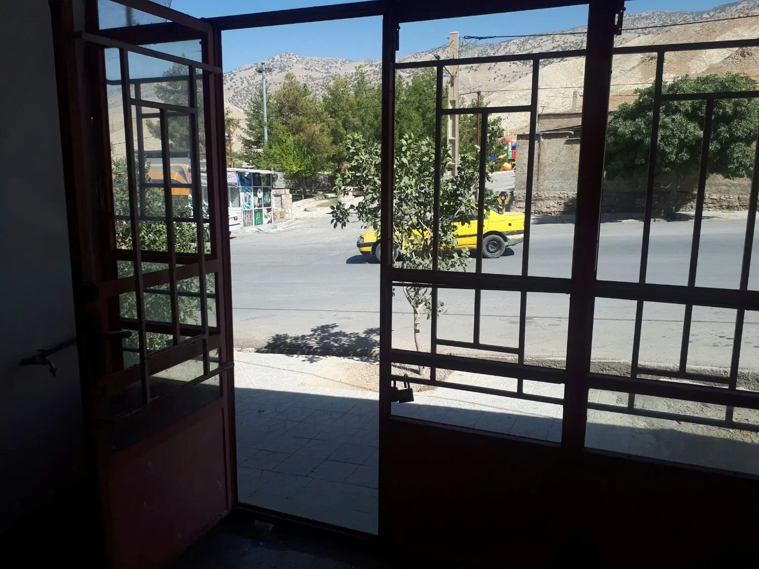 این مغازه اجاره داده می شود