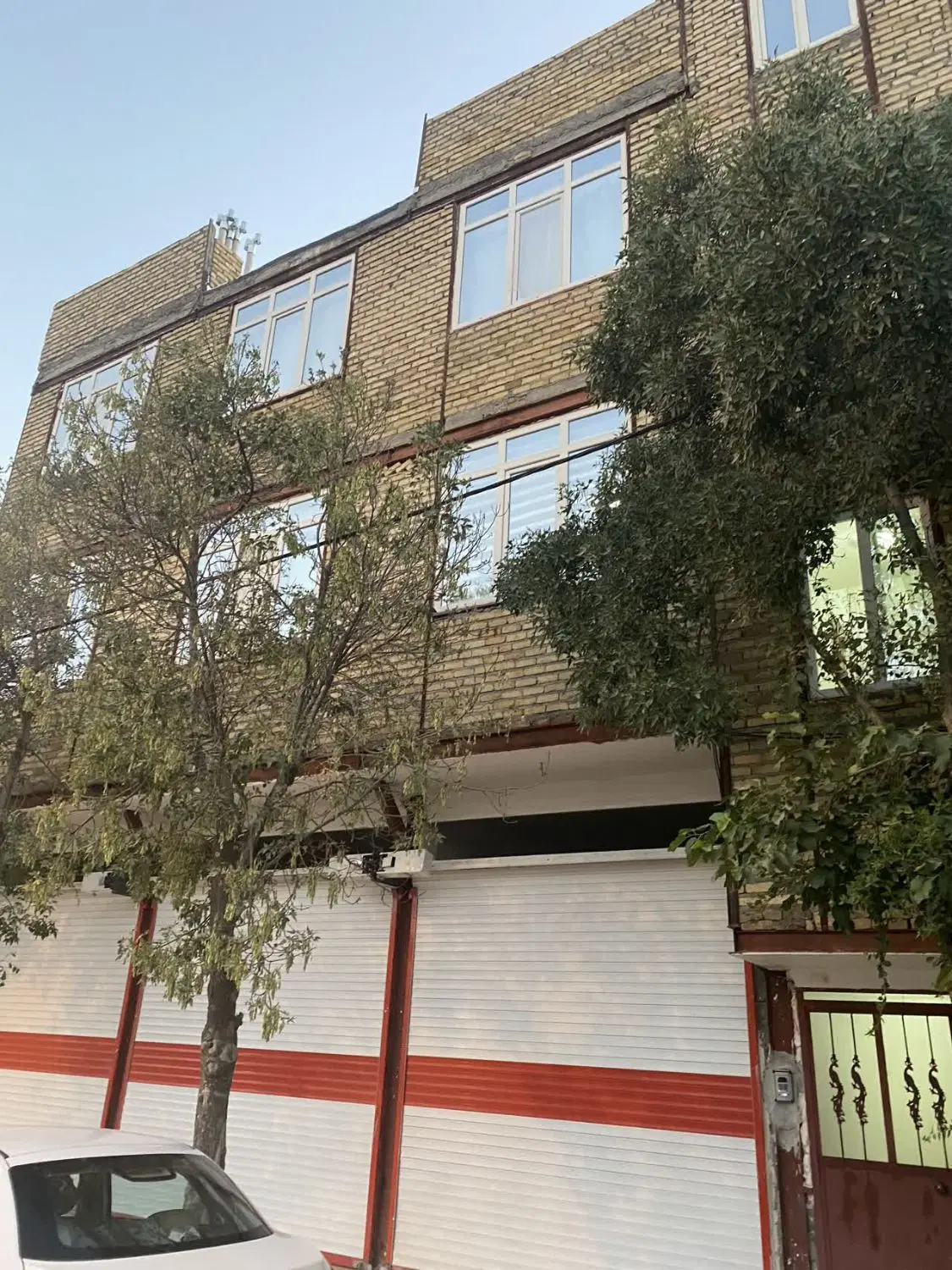 فروش آپارتمان با مغازه