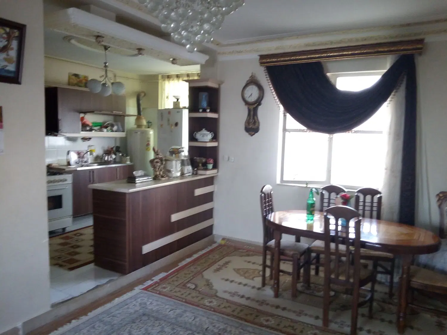 کارمندان، روبروسینما، مجتمع کوثر