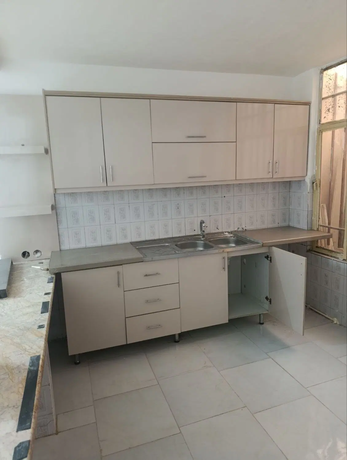 طبرسی شمالی۳۶ طبقه همکف