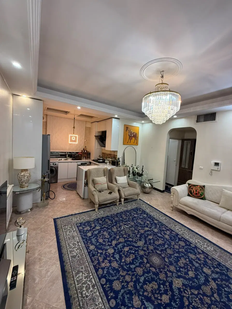 فروش یک واحد مسکونی