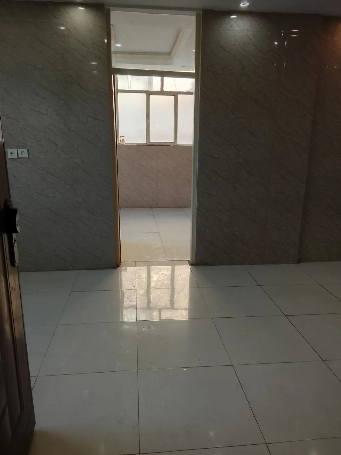 خانه دو طبقه بر 24متری نبش کوچه بهرام ناصری