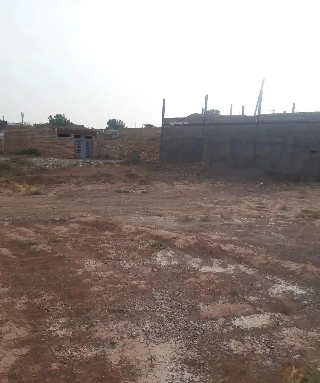 زمین به مساحت ۹۰ مترمربع