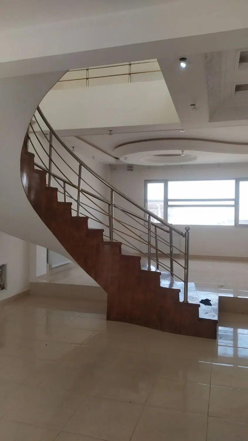 مستاجرم