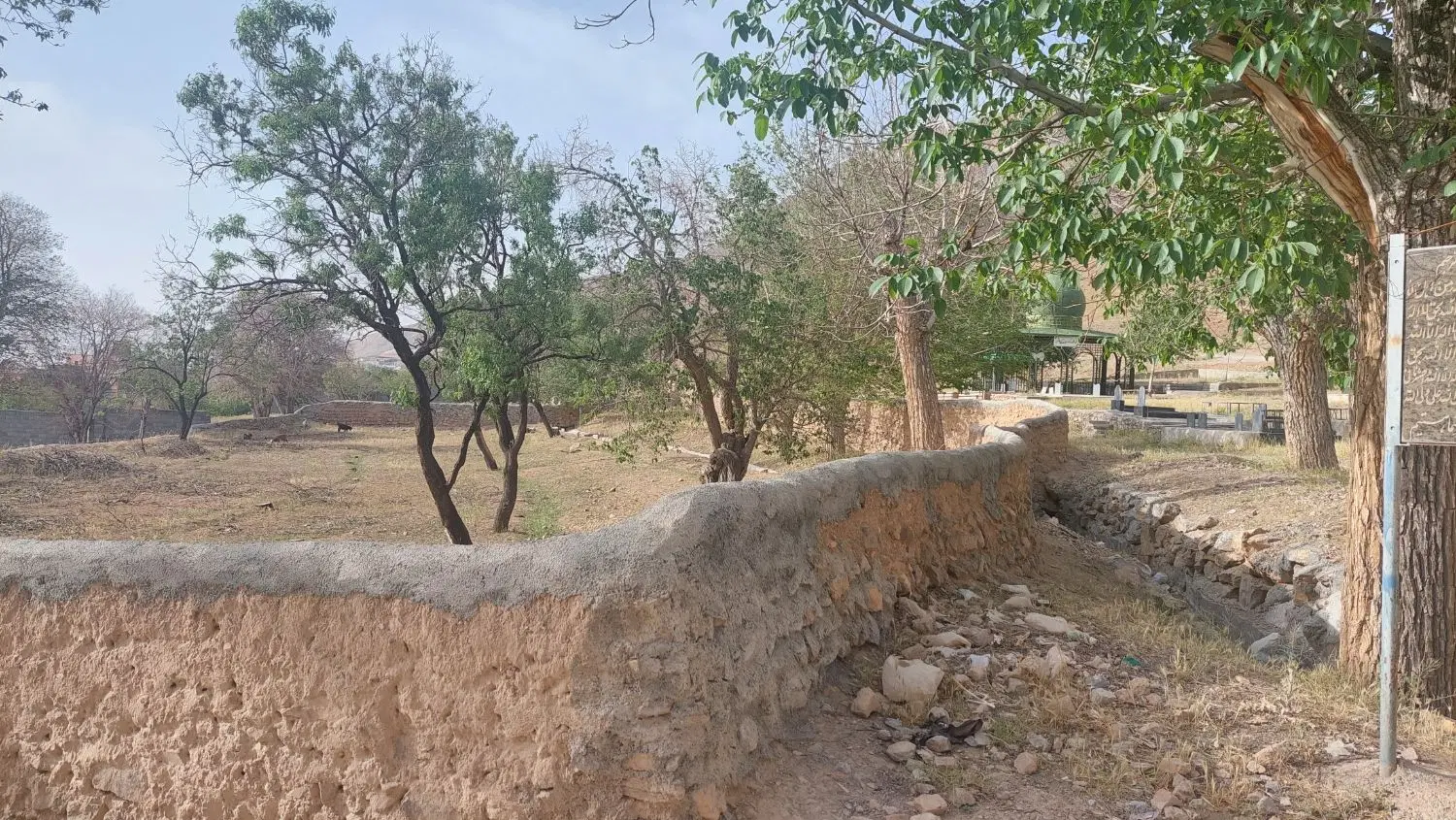 زمین باغی چهار دیوار . انجدان